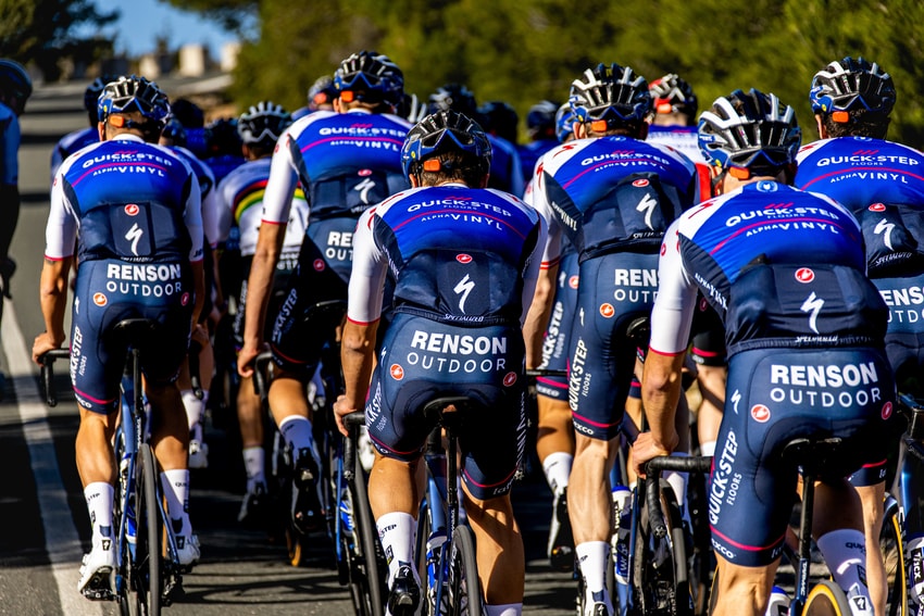 outdoor cycling peloton